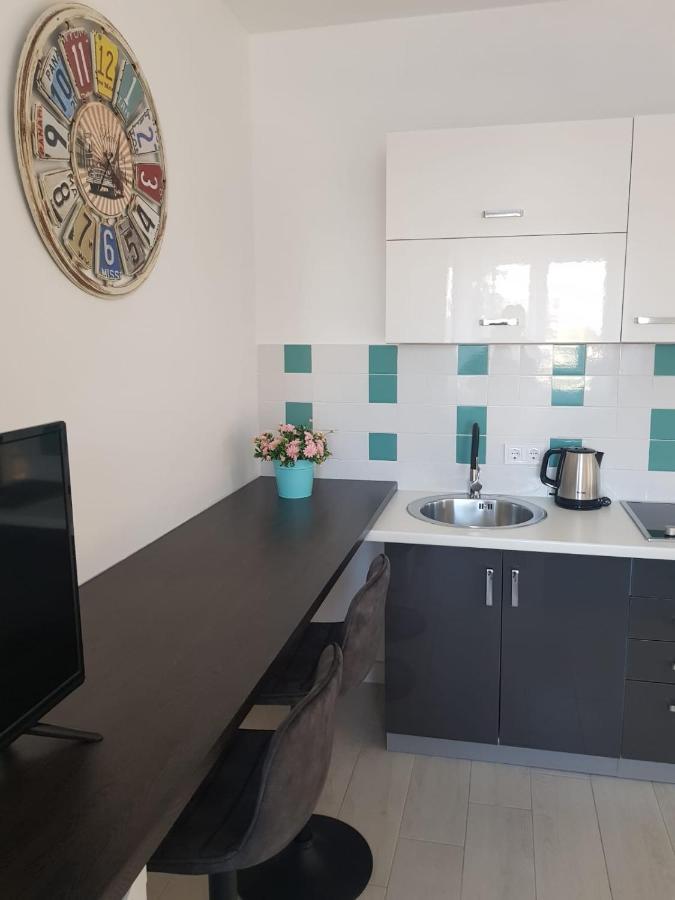 Carlotta Apartment *