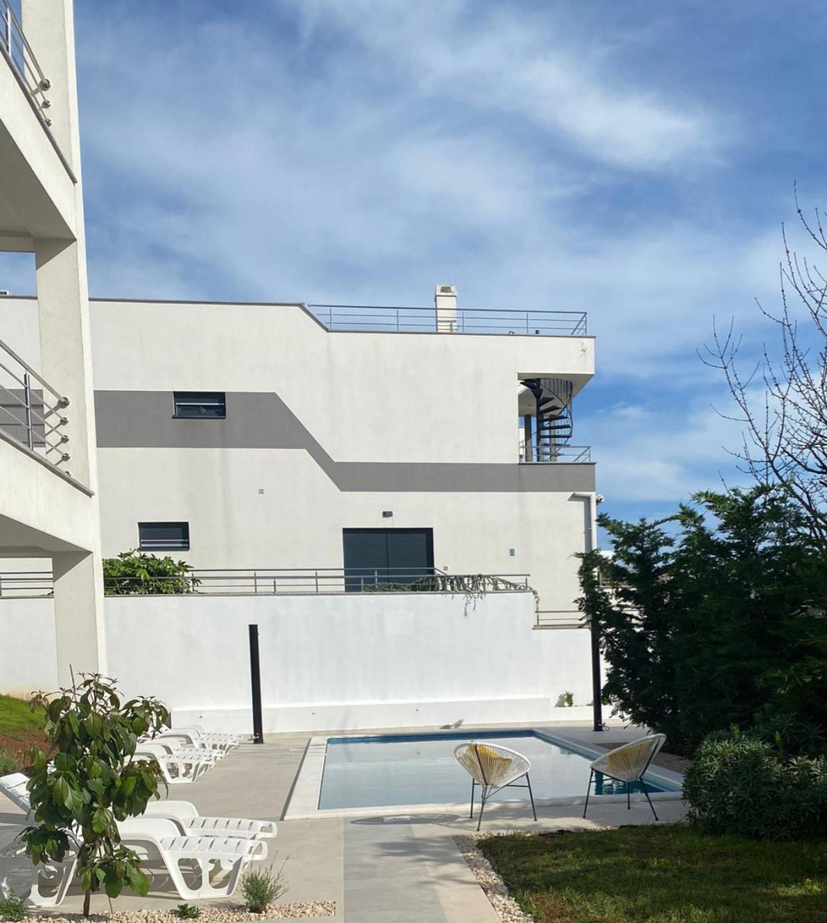 Carlotta Apartman *